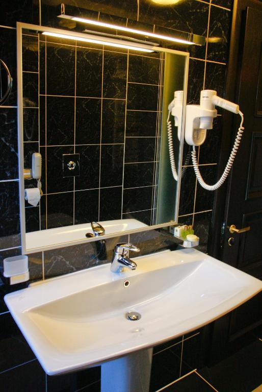Hotel Anna Junior Târgu Jiu Стая снимка