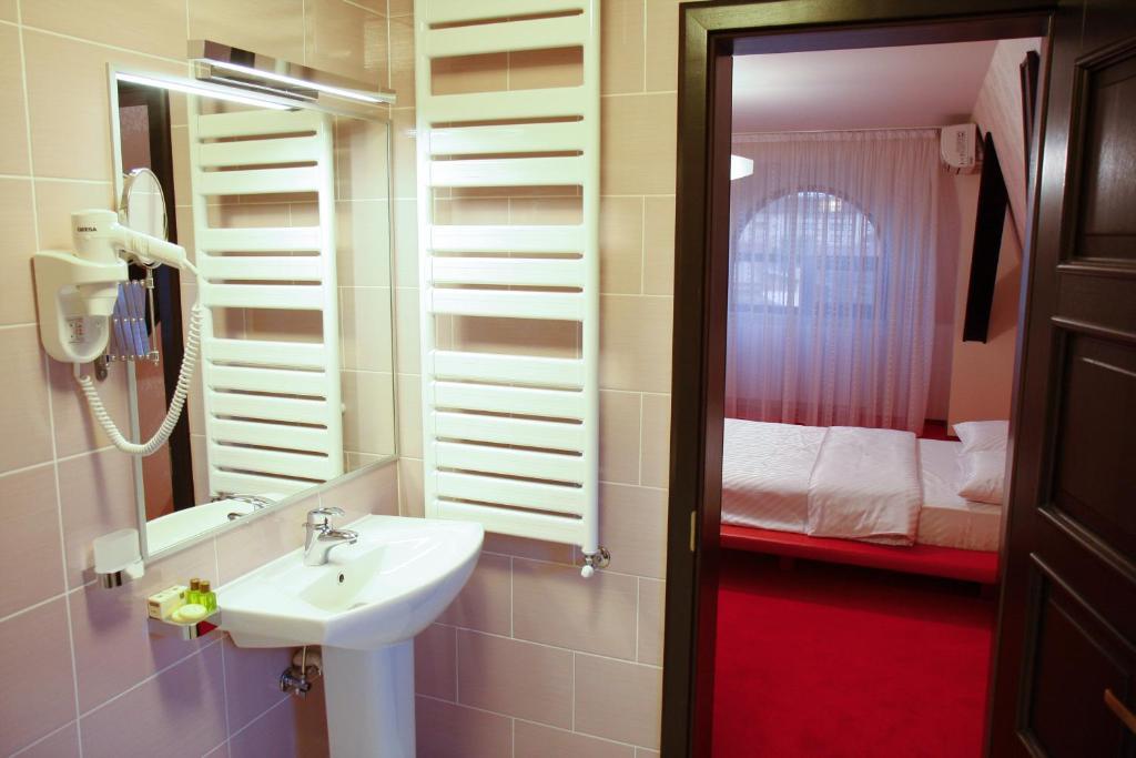 Hotel Anna Junior Târgu Jiu Стая снимка