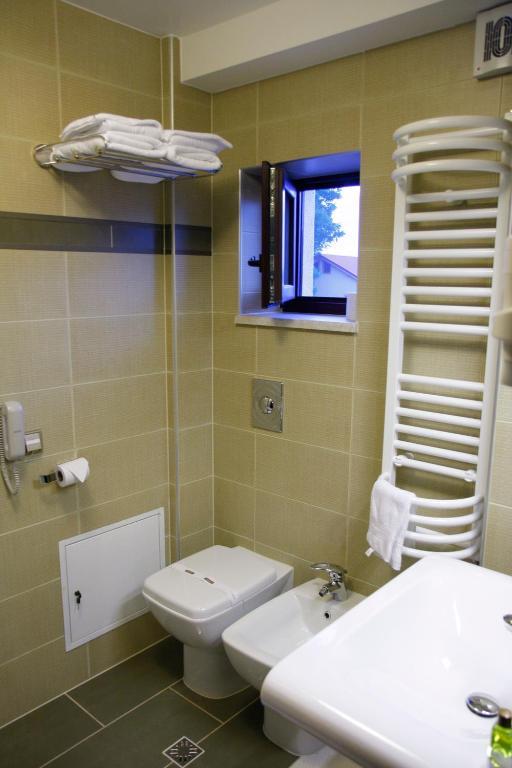 Hotel Anna Junior Târgu Jiu Стая снимка
