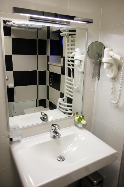 Hotel Anna Junior Târgu Jiu Стая снимка