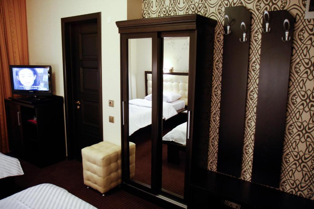 Hotel Anna Junior Târgu Jiu Стая снимка