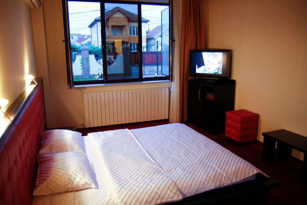 Hotel Anna Junior Târgu Jiu Стая снимка