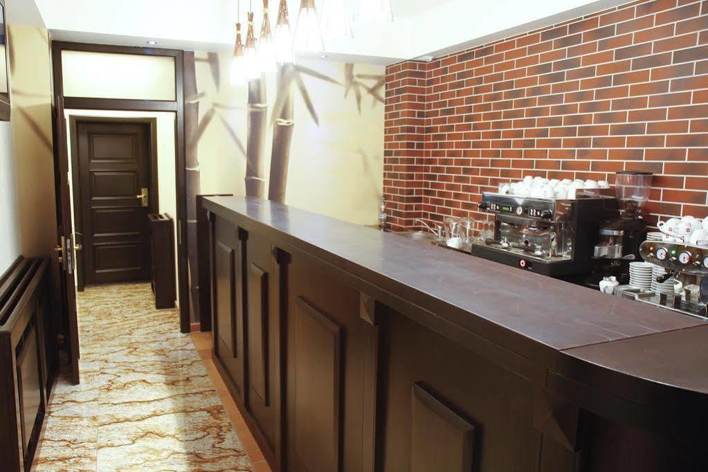 Hotel Anna Junior Târgu Jiu Ресторант снимка