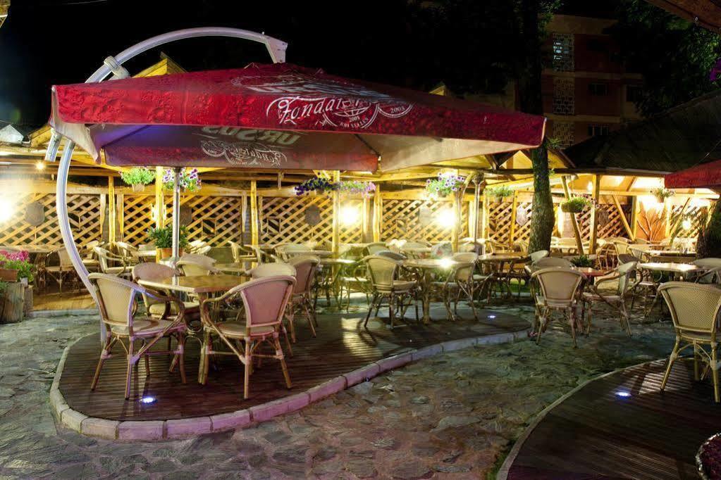 Hotel Anna Junior Târgu Jiu Ресторант снимка