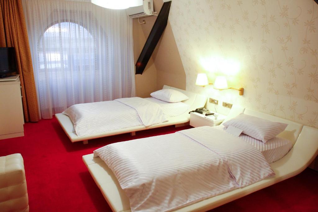 Hotel Anna Junior Târgu Jiu Стая снимка