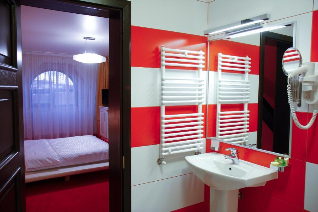 Hotel Anna Junior Târgu Jiu Стая снимка