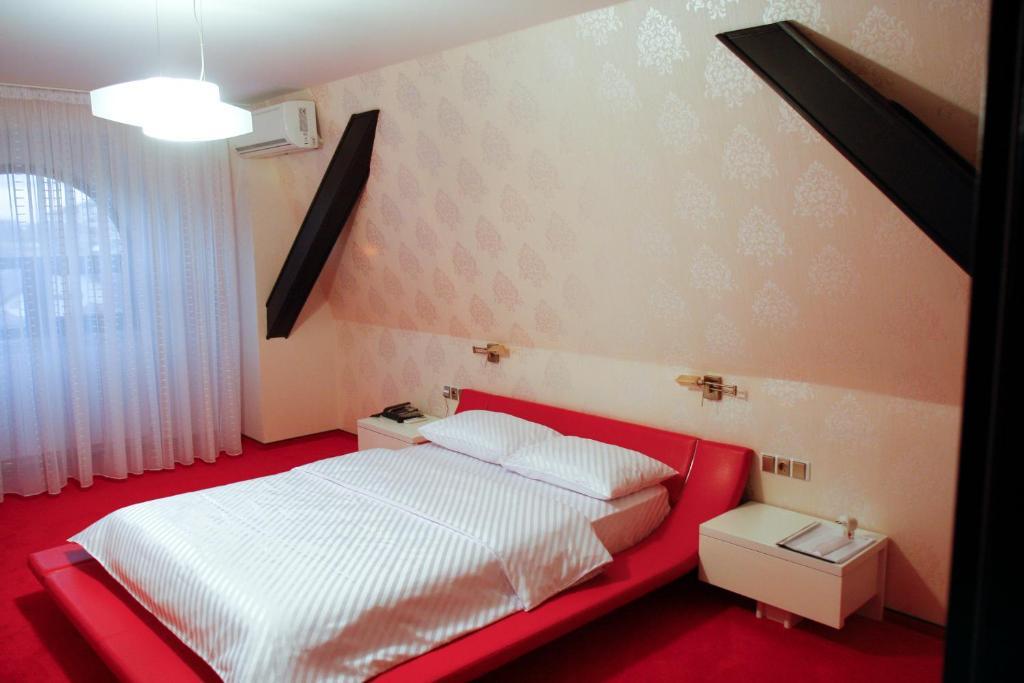Hotel Anna Junior Târgu Jiu Стая снимка